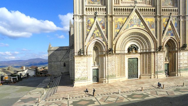 ORVIETO, IL DUOMO, LA FACCIATA: La Madonna del Baldacchino