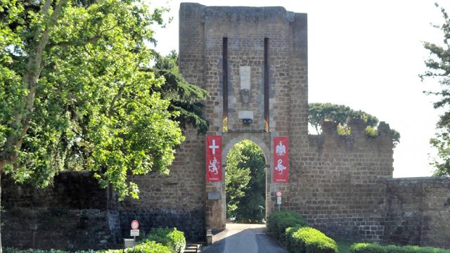 Orvieto – Piazza Cahen e la Rocca