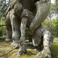 Il Bosco Sacro di Bomarzo. Il legionario romano nella proboscide dell'Elefante.