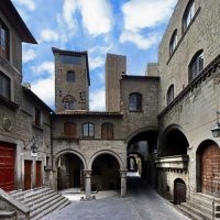 Viterbo. Il Quartiere duecentesco di San Pellegrino