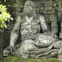 Il Bosco Sacro di Bomarzo. Plutone/Nettuno.