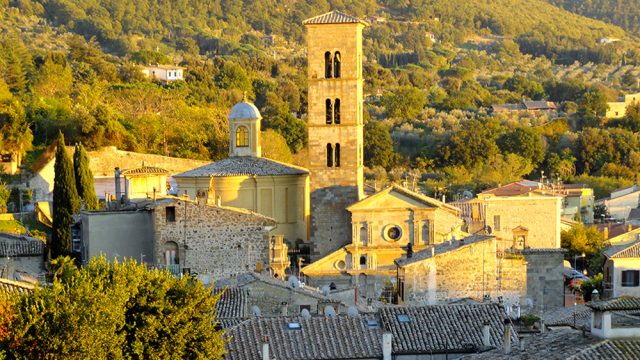 Vuoi conoscere la breve storia di Bolsena?