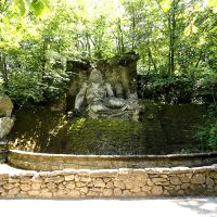 Bomarzo. Parco dei Mostri. La Fontana di Plutone-Nettuno.