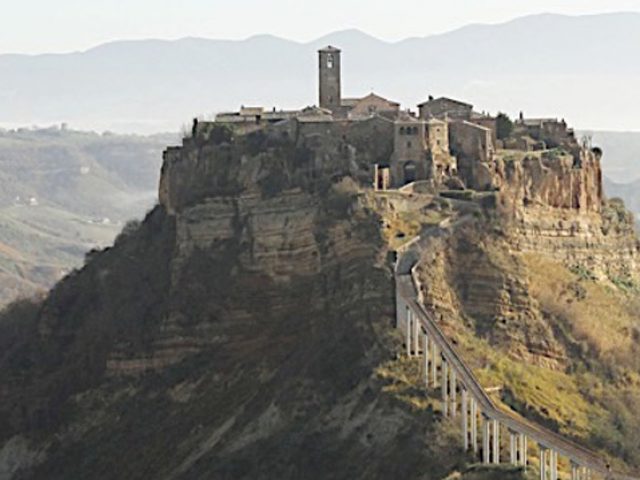 Civita di Bagnoregio – e dintorni in 1 giorno e 1/2. Civita, Montefiascone Tuscania.