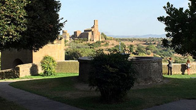 TUSCANIA