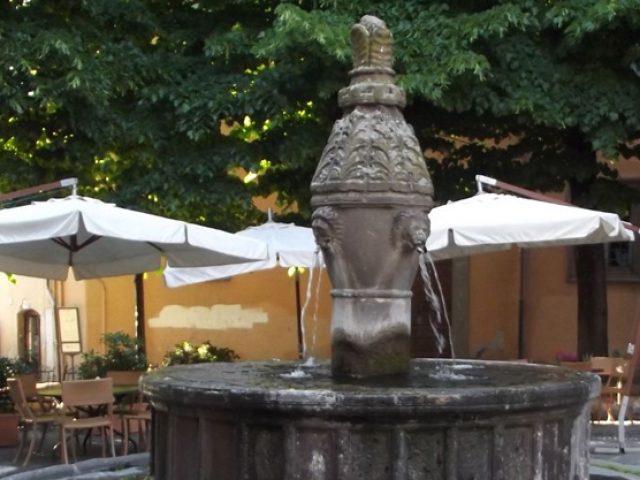 VITERBO – Piazza della Morte e la sua fontana
