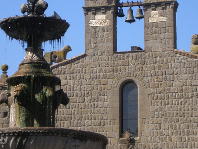 VITERBO – Piazza del Gesù e la sua fontana.