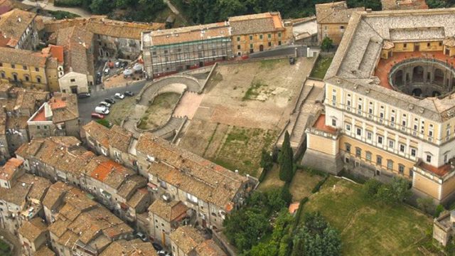 Civita di Bagnoregio – e dintorni in 1 giorno e 1/2. Civita di Bagnoregio, Viterbo, Palazzo Farnese di Caprarola.