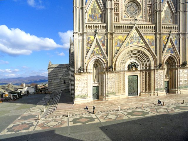 ORVIETO, IL DUOMO, LA FACCIATA: La Madonna del Baldacchino