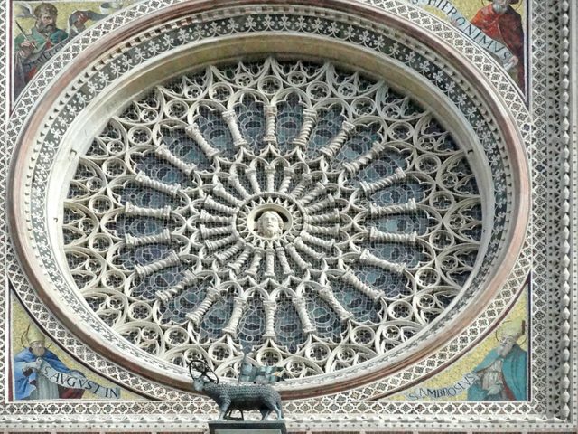 ORVIETO, IL DUOMO, LA FACCIATA: Il grande rosone