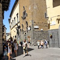 Orvieto. Torre del Moro e il Palazzo dei Sette