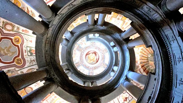 Palazzo Farnese di Caprarola. Gli interni. 2. La Scala Regia.