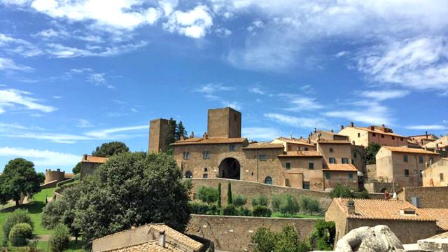 TUSCANIA – I sarcofagi etruschi
