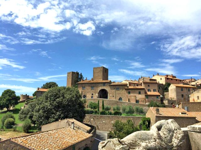 TUSCANIA – I sarcofagi etruschi