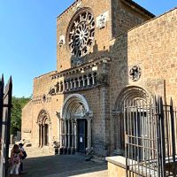 Tuscania. La basilica di Santa Maria Maggiore. Esterno.