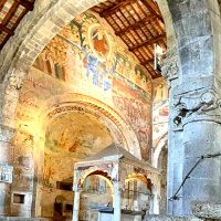 Tuscania. La basilica di Santa Maria Maggiore. Interno. Dettaglio.