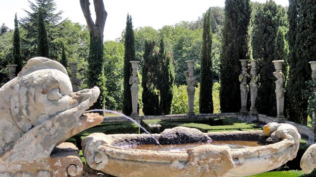 I GIARDINI DI VILLA FARNESE DI CAPRAROLA sfruttano la collina alle spalle del palazzo pentagonale