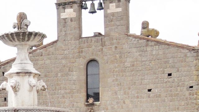 Piazza del Gesù e la sua fontana a Viterbo