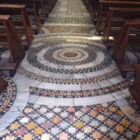 Sutri. La Cattedrale. Pavimento cosmatesco della navata principale. 