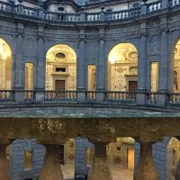 Palazzo Farnese di Caprarola. Il Cortile circolare del palazzo pentagonale.